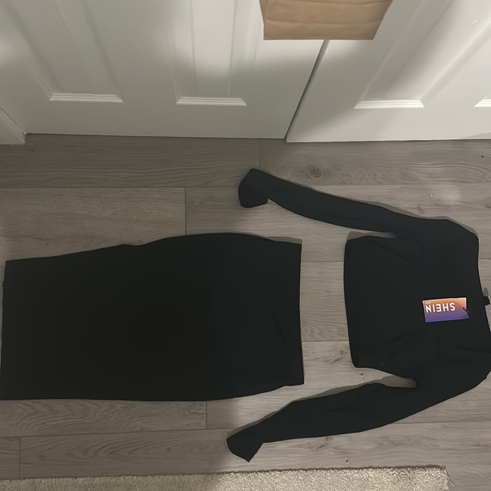 Shein set split on side of the skirt